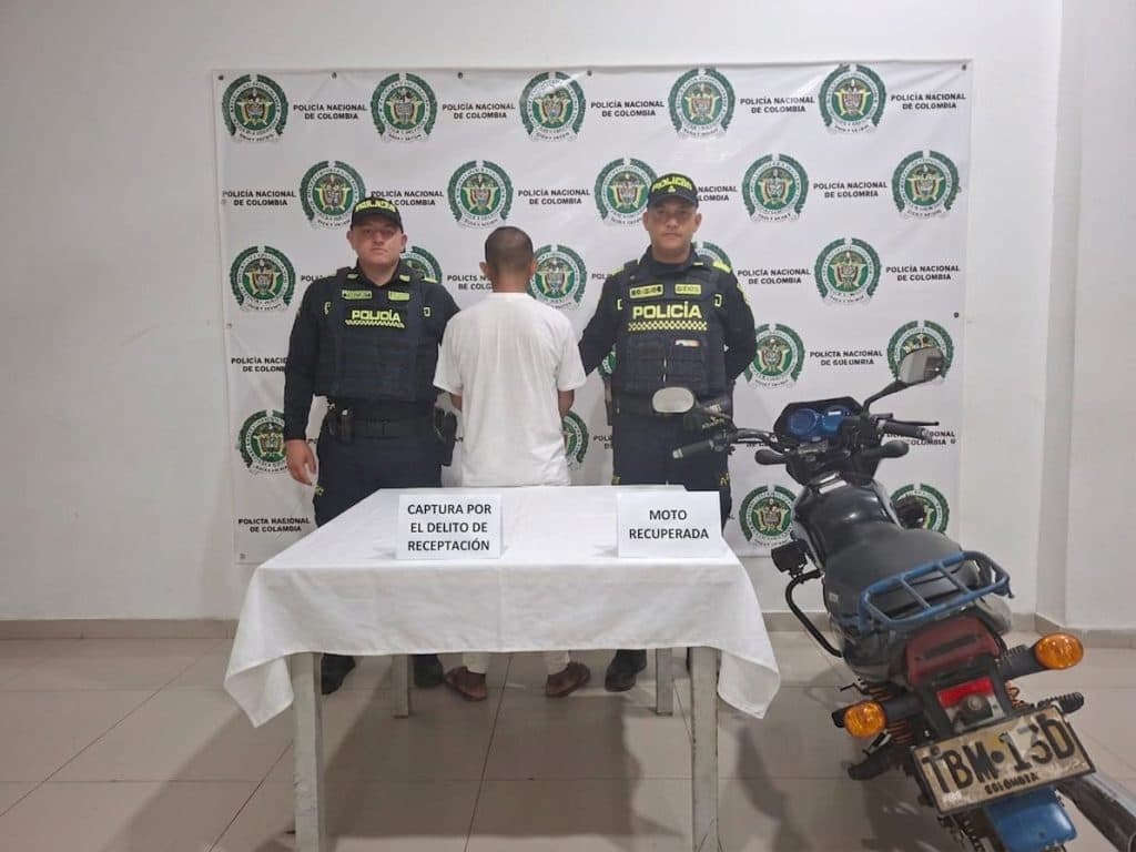 Policía recupera moto requerida por justicia en Riohacha y captura a quien la conducía